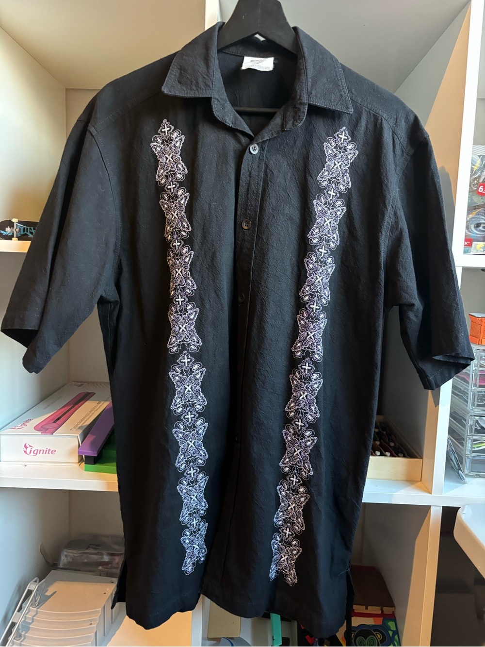 Men's 100%cotton  Black Short-Sleeve Embroidered Button-Up Shirt